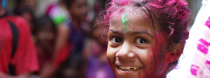 Conosci già Holi, la festa dei colori in India? Scoprila in 11 bellissime foto.